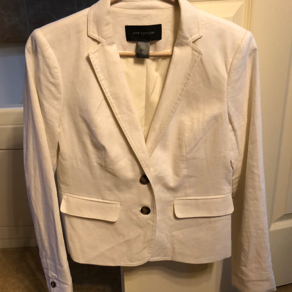 Ann Taylor linen jacket size S like new. Excellent condition